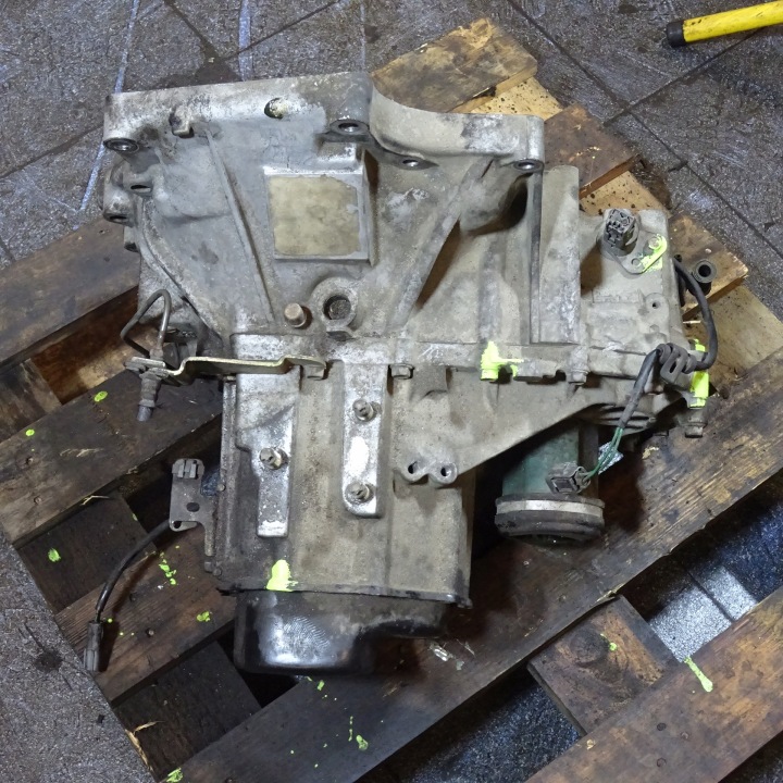 MAZDA 323 1.3B Getriebe MANUALNA