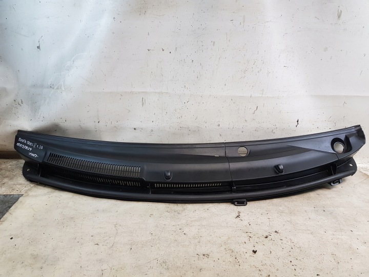 Grille égouttage Avant Toyota Yaris II 1.3 Essence 55783-0D040