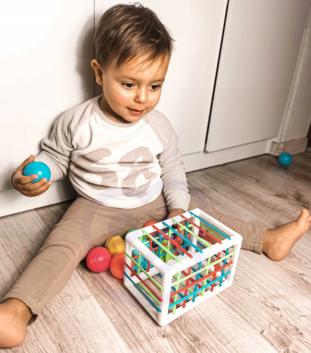 ELASTYCZNA KOSTKA SENSORYCZNA SORTER 13 el. WOOPIE Materiał plastik