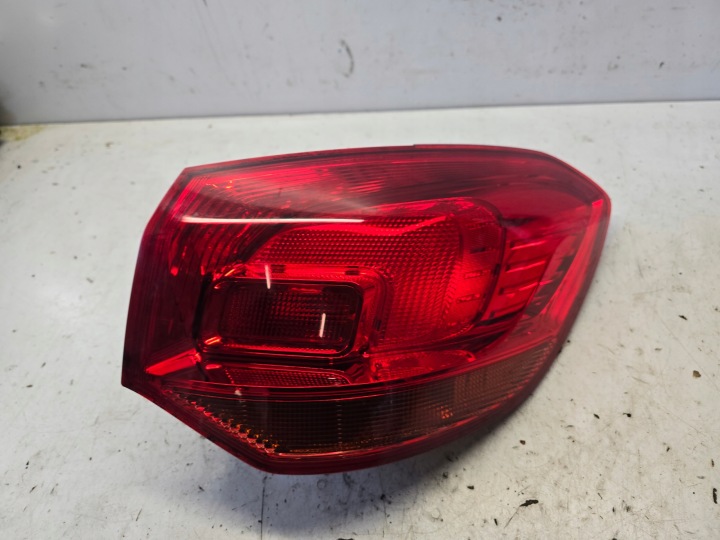 OPEL ASTRA J 4 KOMBI Licht rechts heck rechts hinten W Kotflügel JASNA EUROPA