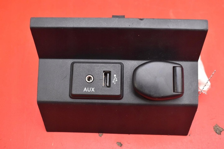 Adattatore PORT USB AUX 68492-3ZL0A NISSAN PULSAR C13 14-18