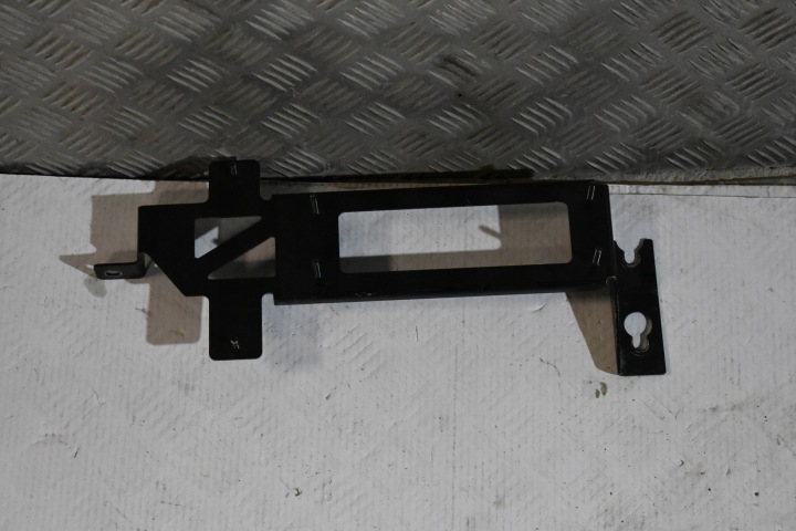 IDEALNA HALTER STÜTZE MERCEDES W205 C63 1