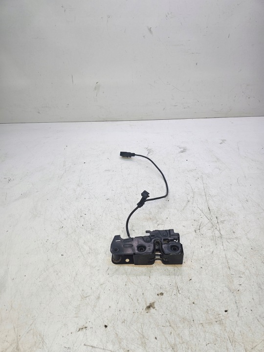 Serrure capot RYGIEL AUDI A4 B8 A5 Q5 8K0823509D
