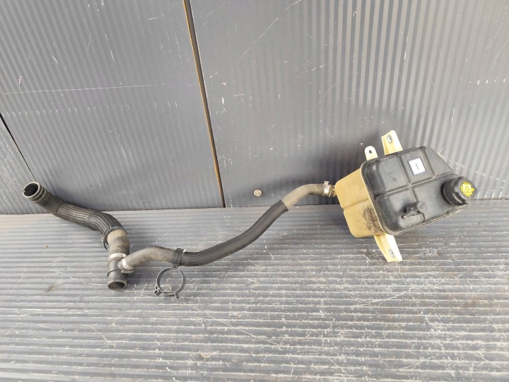 MASERATI LEVANTE 3.0D water tank