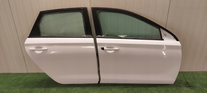 dvere pravé zadné HYUNDAI I30 III OD 2016 HB 5D LAK: PYW