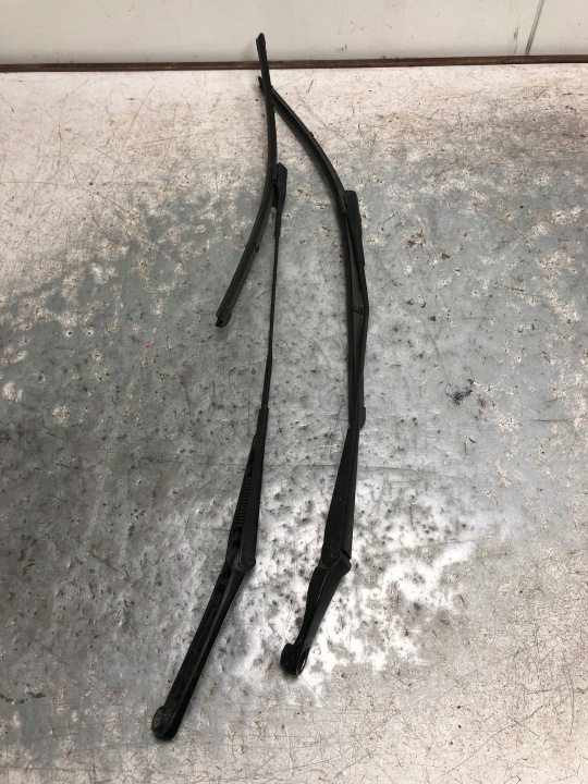 wiper arms AUDI A4 B8 8K1955407 8K1955408