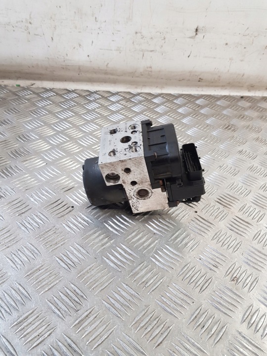 pumpa ABS 8E0614111 0265216411 VW PASSAT B5