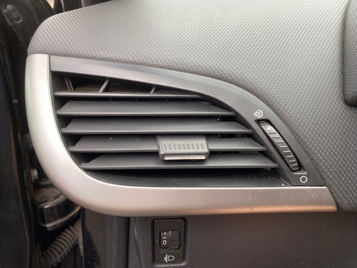 rešetka rešetka ventilacije zračni lijeva vozača Peugeot 207 SW 06-13