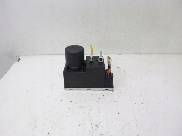 POMPE CENTRAL DE LA SERRURE AUDI A3 8L 98R.