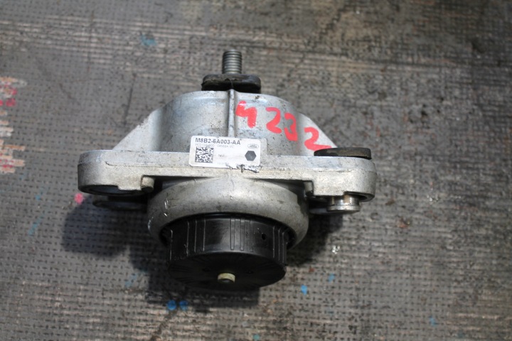 4232. tartó silenblok bal RANGE ROVER M8B2-6A003-AA