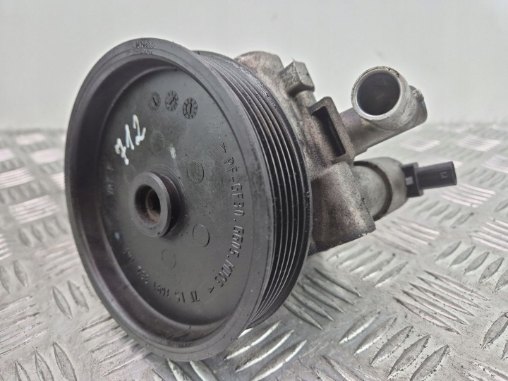 Mercedes E200 CGI W212 Pompe direction assistée A0064667501 271.860