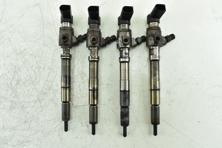 injecteur VW PASSAT B7 GOLF VI AUDI A3 8P SEAT LEON II 1.6 TDI 03L130277B