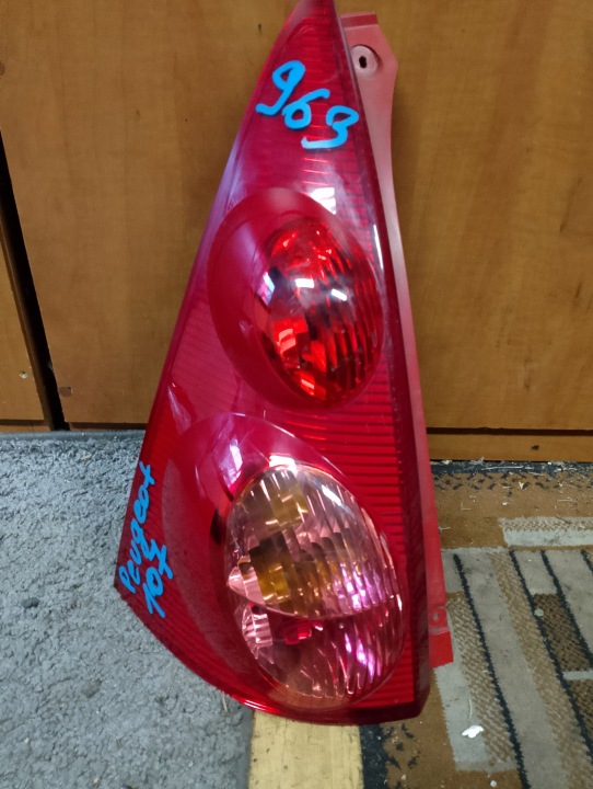 light left rear part left rear peugeot 107