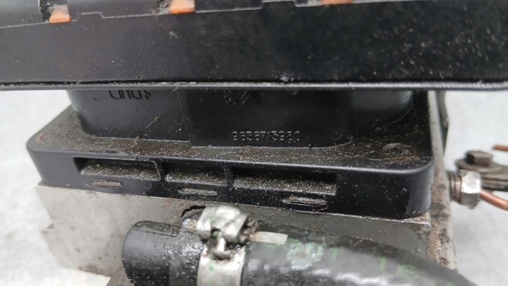 OPSCHORTING VAN CITROEN C5 2,2HDI 01-04R 9636716080 5