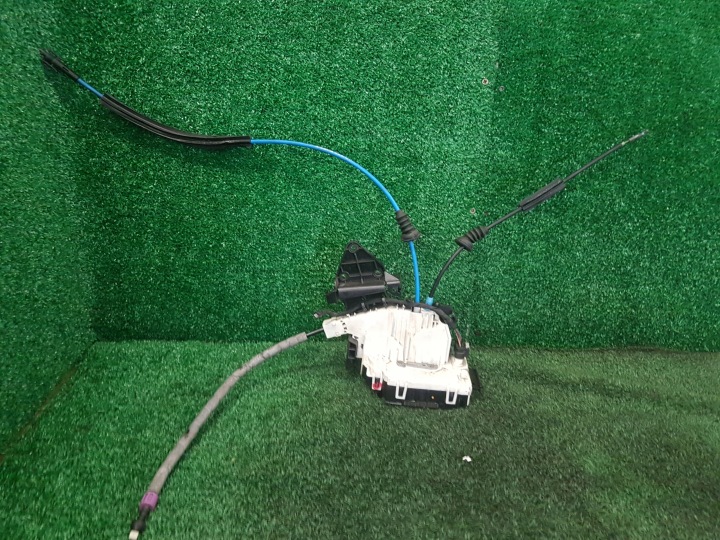 lock door left rear part rear MERCEDES-BENZ C-KLASA W204 A2047300335