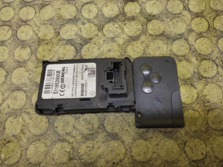 RENAULT SCENIC II lecteur usb cartes 8200125077