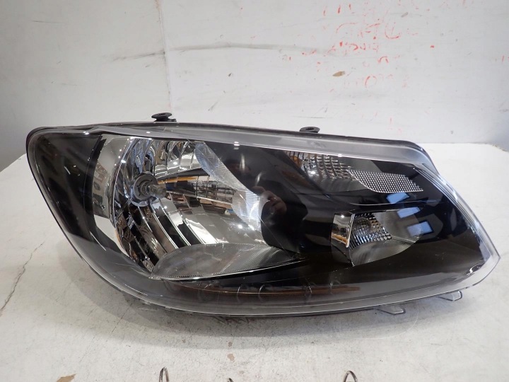 lámpa eleje elsö jobb VW CADDY 2010-2015 2K5941006B