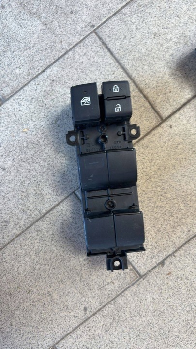 ovladac oken Mazda 2 84040-02550