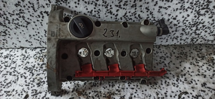 coperchio valvola AUDI A6 C5 A4 B6 3.0 ASN 06C103471
