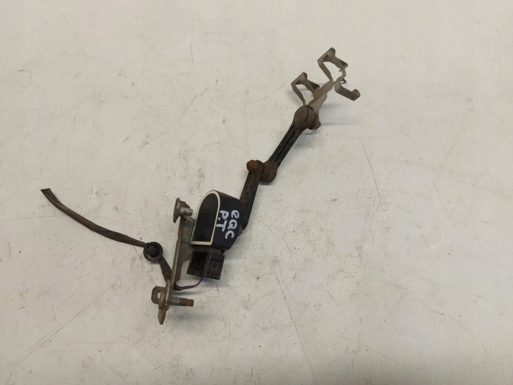 Mercedes EQC 400 W293 sensor POZIOMOWANIA of lights right rear part A0009053704