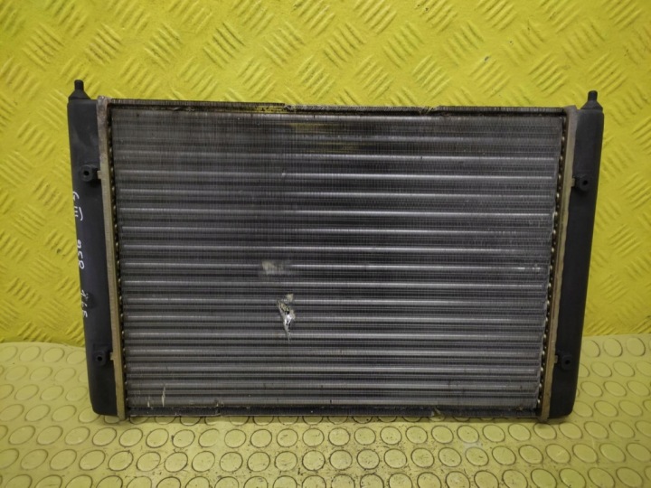 VW GOLF III 1.6 Radiatore motore usato 651851