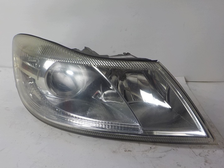 SKODA OCTAVIA II LIFT light right front front UK TYC