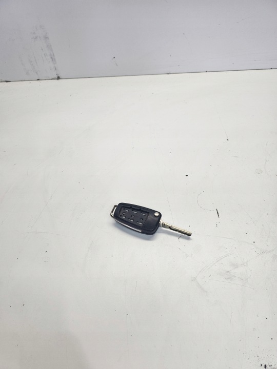 key PILOT SCYZORYK AUDI A3 8P 8P0837220D *2*