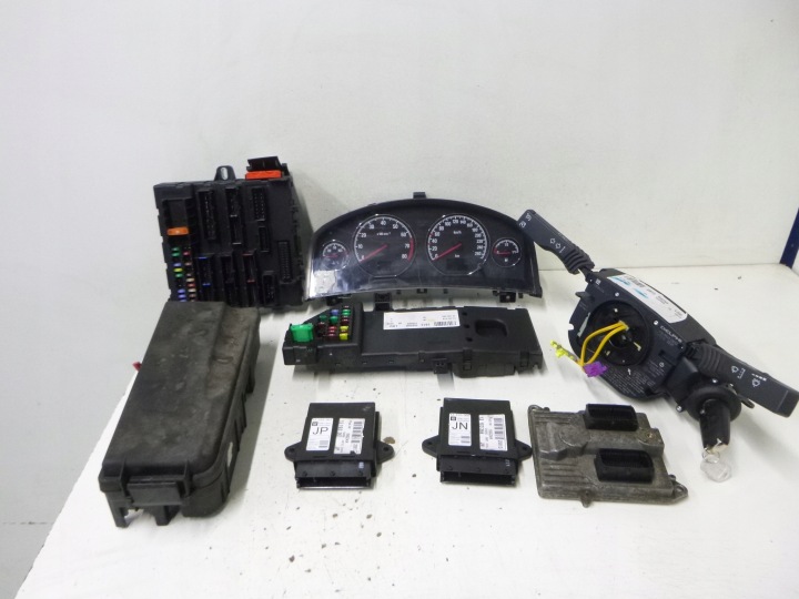 ZESTAW STARTOWY COMPUTER OPEL SIGNUM 2.2