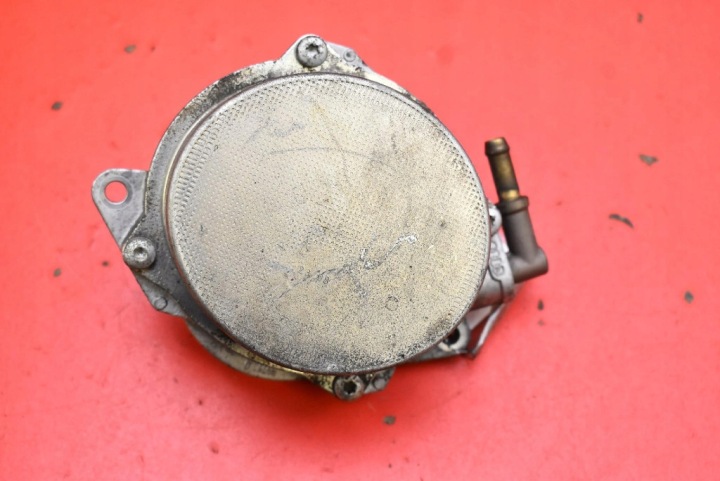 Pompa VACUM WAKUM 057145100AF AUDI A5 8T 3.0 TDI QUATTRO 240 KM 07-11