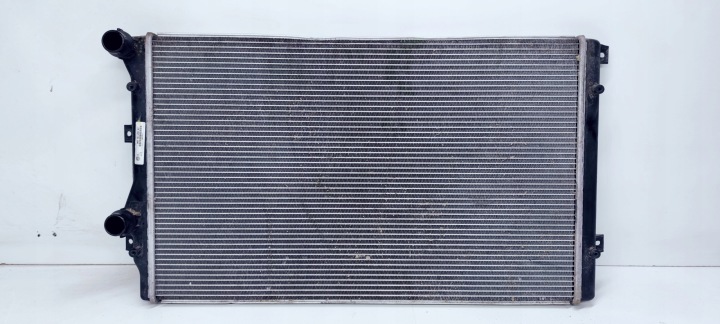 Radiatore motore usato AUDI A3 VW SEAT SKODA 1K0121251AT
