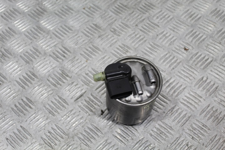 filter of the fuel INFINITI Q30