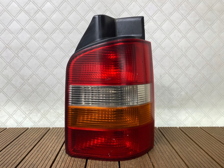VW T5 03-09 light rear right rear part WERSJA below door SKRZYDELKA EUROPA OE