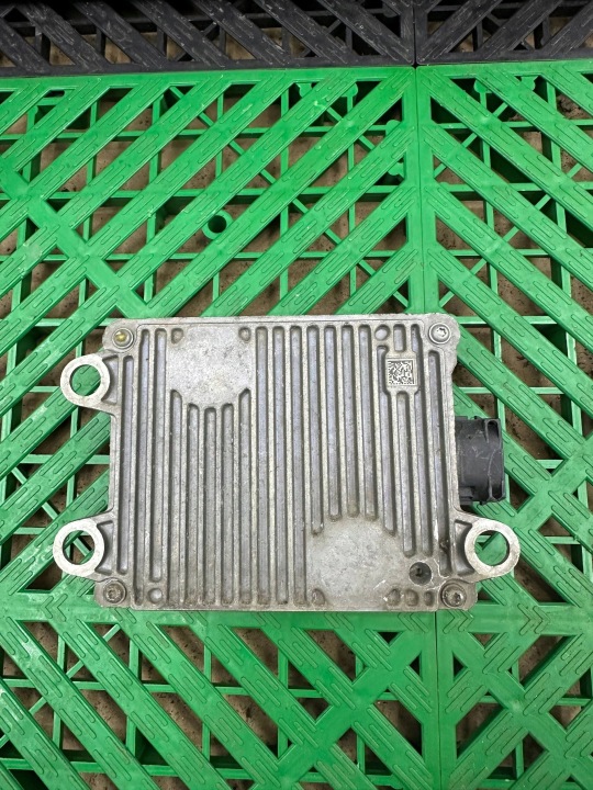 Radar tempomatu aktywnego BMW M5 F90 6891746