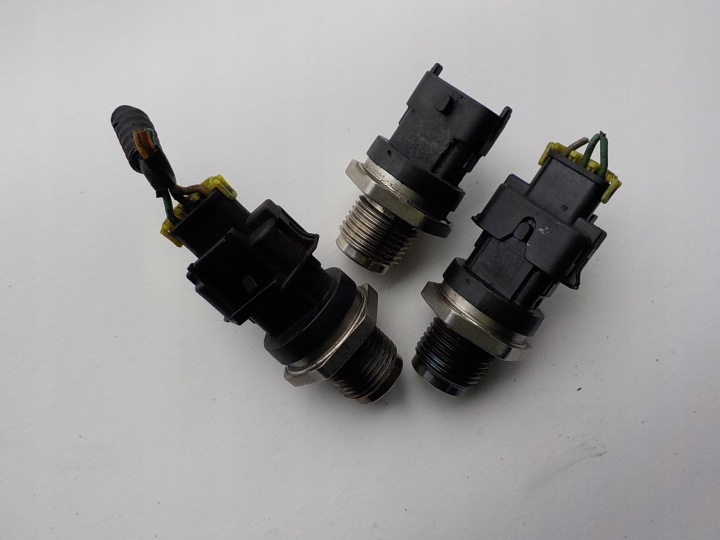 HYUNDAI I30 1.6 2.0 CRDI Capteur Pression Carburant 0281002863