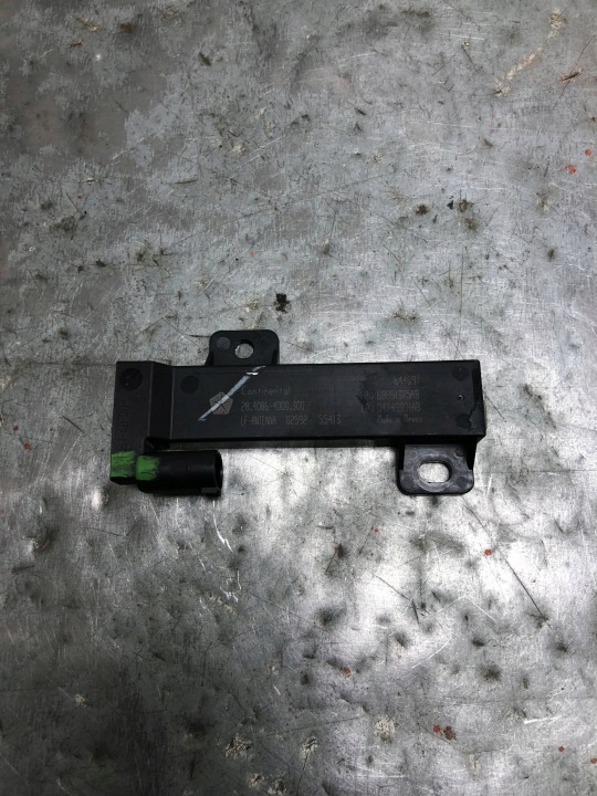 AMPLIFICATORE ANTENY JEEP COMPASS II 68051315AB