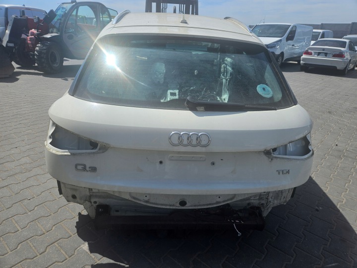 AUDI Q3 8U hinten heckklappe kofferraumdeckel Kofferraum komplett Farbe LY9K