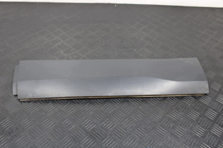 lista fedél ajtó bal far LAND ROVER DISCOVERY SPORT L550