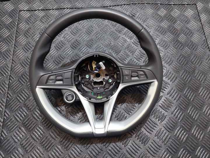 volante MULTIFUNKCJA ALFA ROMEO GIULIA