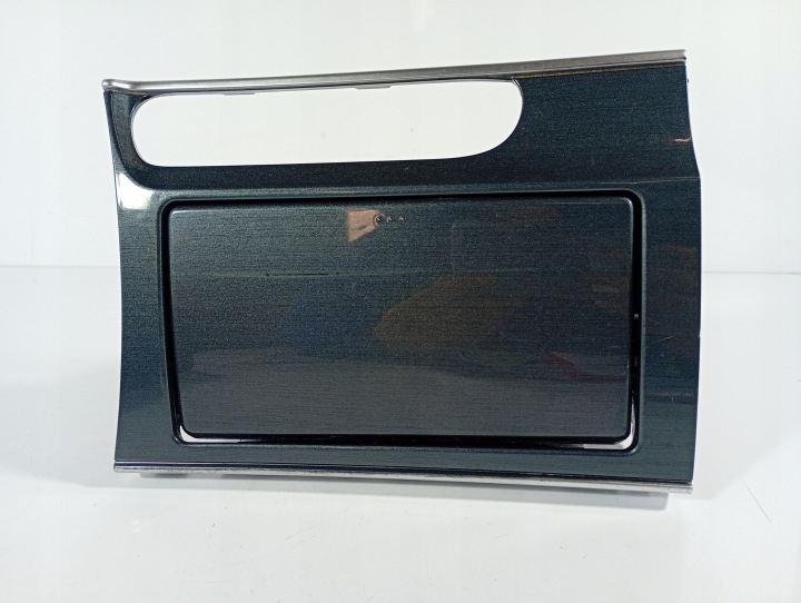 Mazda 6 VI 02-08 utas felöli szekrény STOJAK NA KUBKI OE GJ6A64361