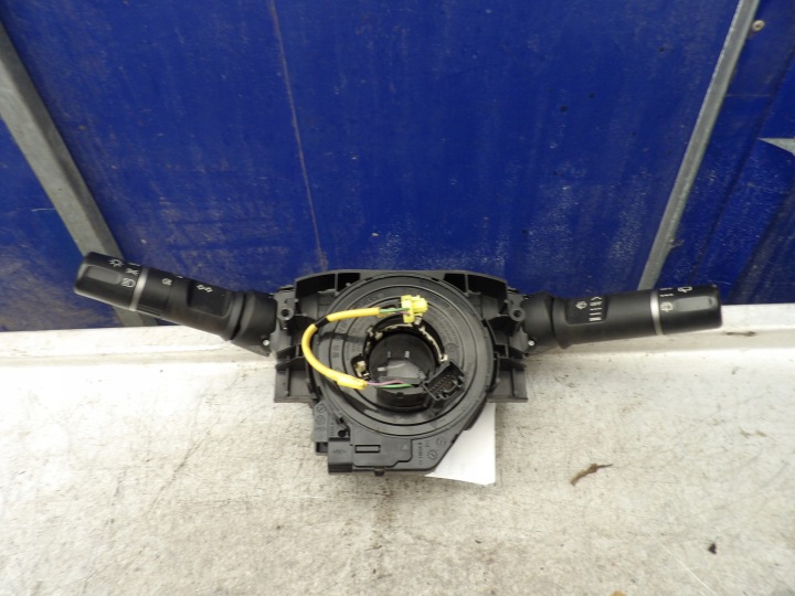 Mazda 2 páčky pod volant a ovládání DF7166120B