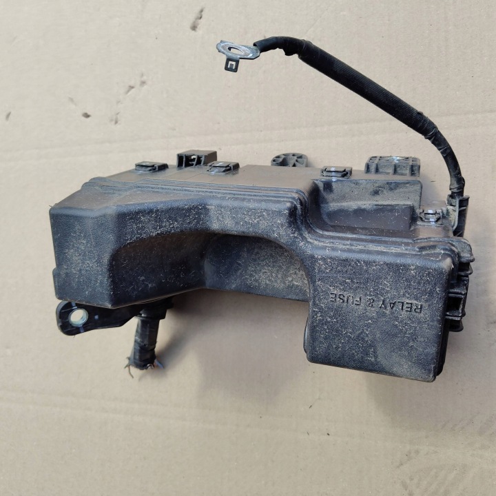 Szkerény biztosítékszekrény kompletna Citroen C1 108 Aygo 1.0 vti 821110HV80B