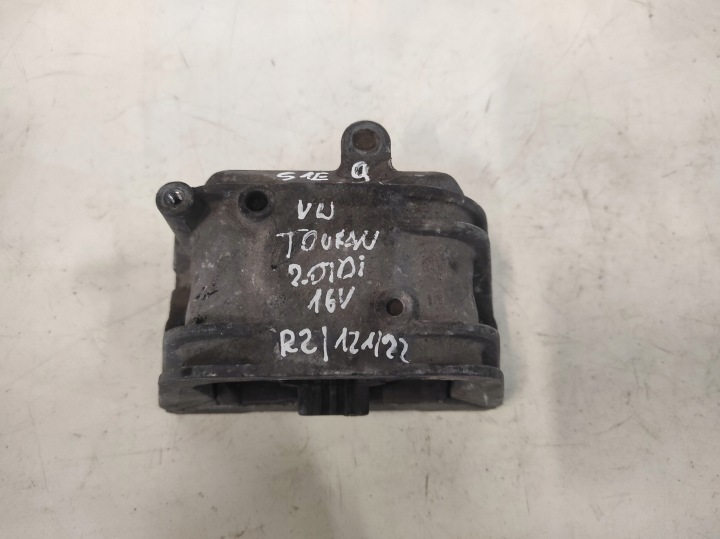 Volkswagen Touran 2.0 TDI engine mount