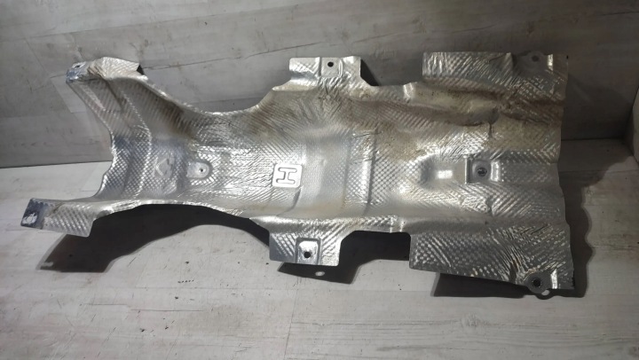 Toyota C-HR e 1.2 19r copertura GREMBIALINA termiczna rury wydechowej
