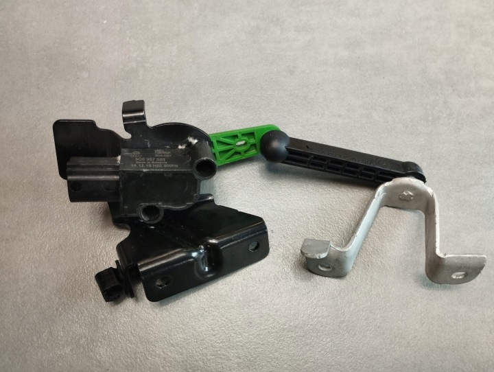 Audi Q3 F3 83A Sensor POZIOMOWANIA lichte 5Q0512521J