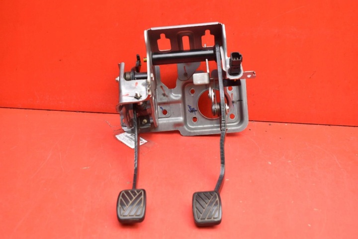 PEDAL pedale kvačilo kočnica EU SUZUKI ALTO 7 VII 1.0 68 KM 09-14
