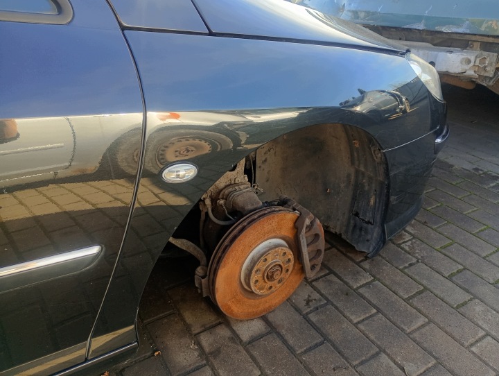 aile droite avant avant Peugeot 407 SW 04-10 code lakieru EXLD
