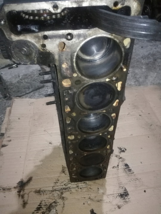 BLOK crank of the engine MERCEDES W123 3,0D 6170110901