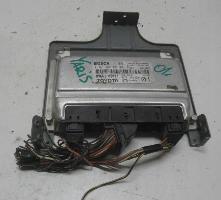TOYOTA YARIS 1.0 01R Computer Bedienteil DES MOTORS 89661-0D011