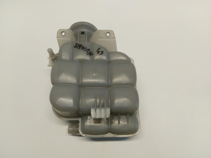Porsche Taycan 4S 9J1 2022 tank of gas radiator wyrownawczy 9j1121407c