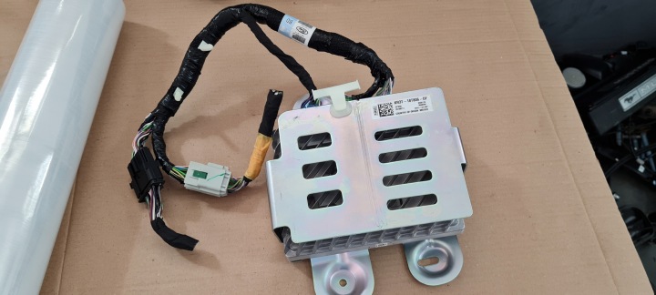 MUSTANG VI LIFT GT zesilovač DZWIEKU RADIO AMP KR3T-18T806-DF